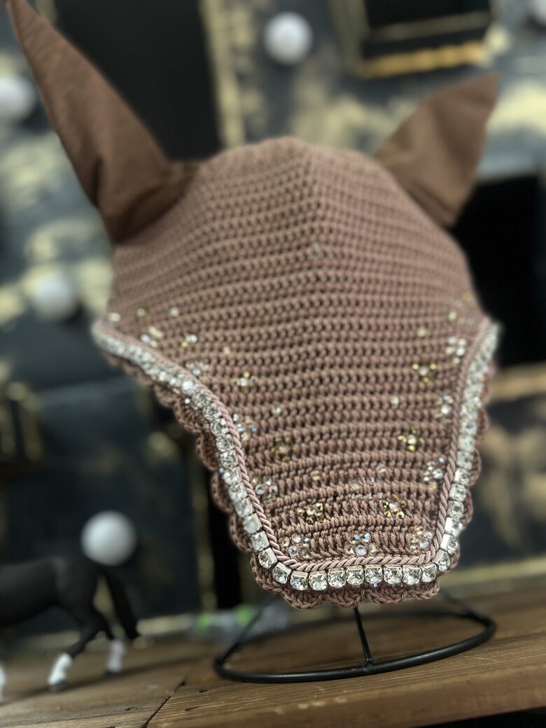 Gaiši brūnās austiņas ar kristāliņiem