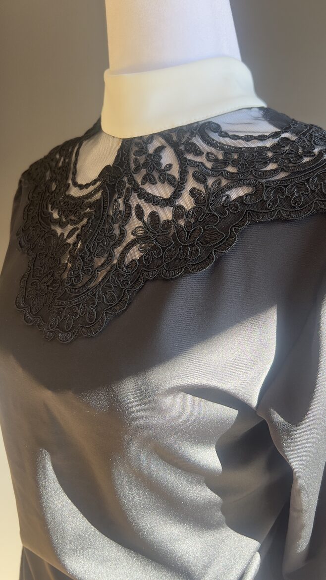 Blūzīte melnā mežģīne