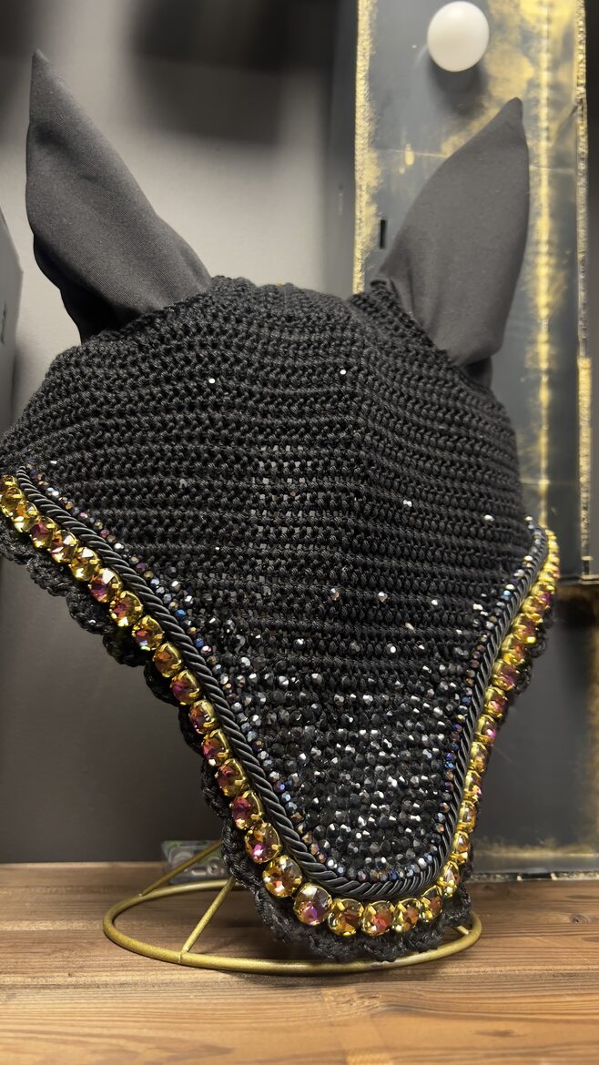 Austiņas melni un zelta kristāliņi