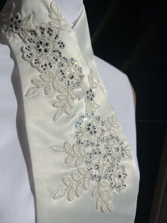 Grezna sacensību apkaklīte