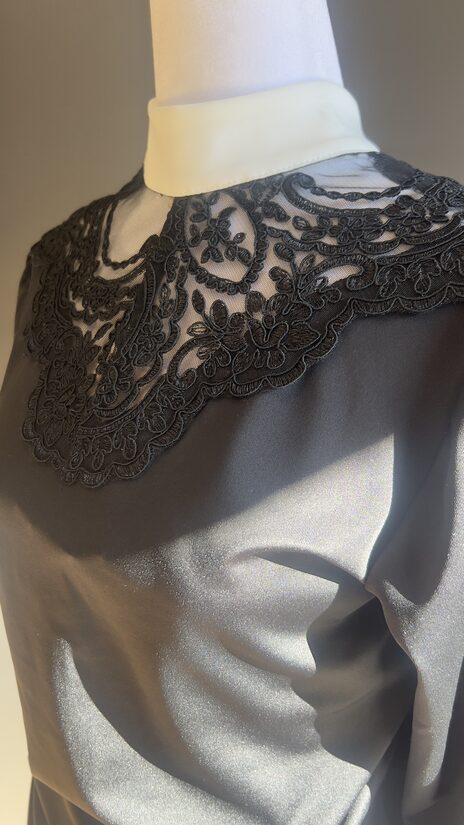 Blūzīte melnā mežģīne