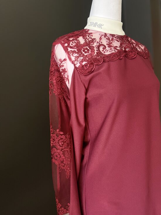 Blūzīte bordo mežģīne