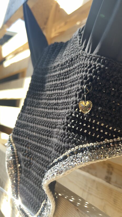 Melnas austiņas ar kristāliņiem