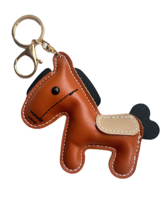 Ādas zirga piekariņš brūns